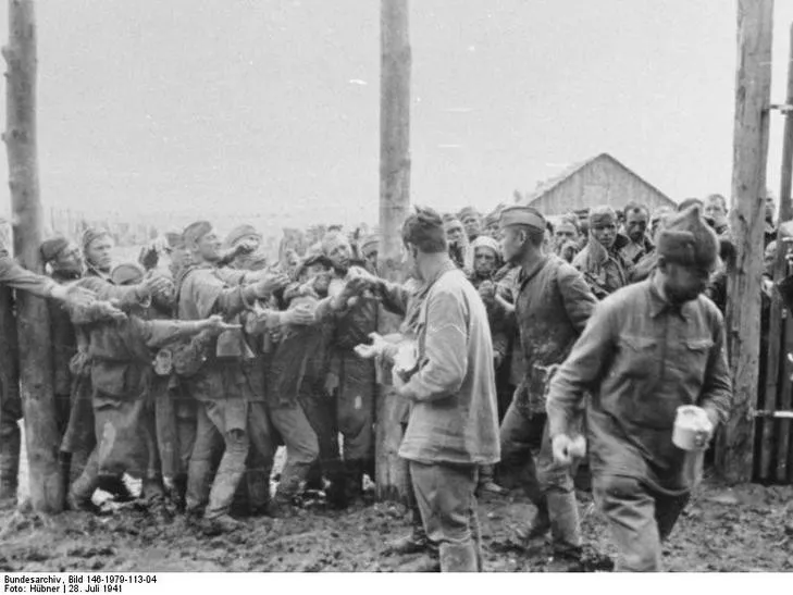 bundesarchiv_bild_146_1979_113_04__lager_winnica__gefangene_russen_729x547