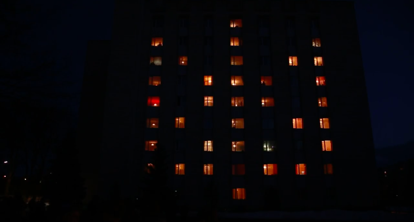 Студенти вінницького коледжу створили дев’ятиповерховий тризуб зі світла