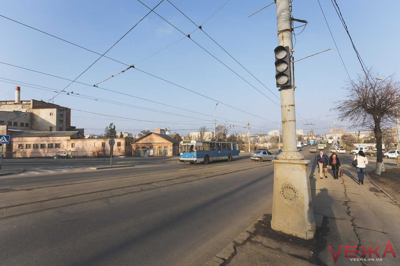 На Соборній встановили нові світлофори: готуються до перекриття Київського мосту