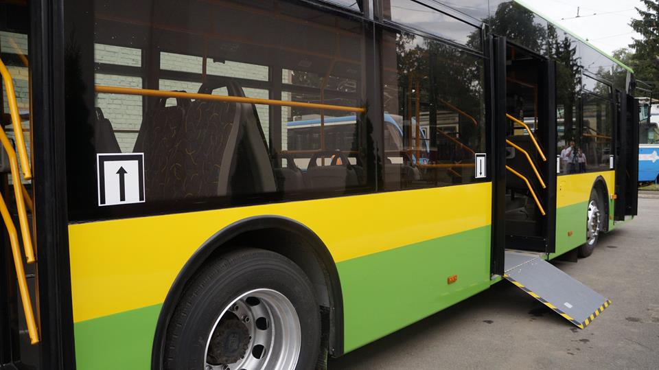 Перший вінницький автобус зі склопластику виходить на маршрут