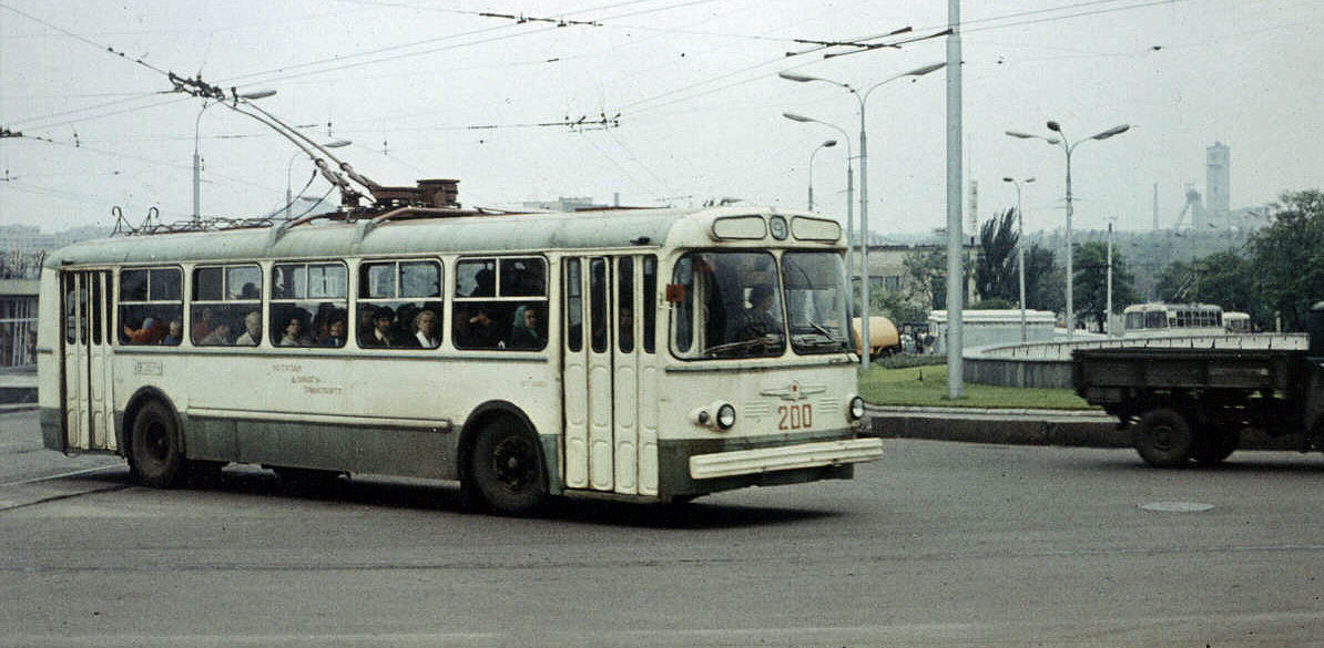 Друге життя раритету: вінницькі транспортники відновлять півстолітній тролейбус