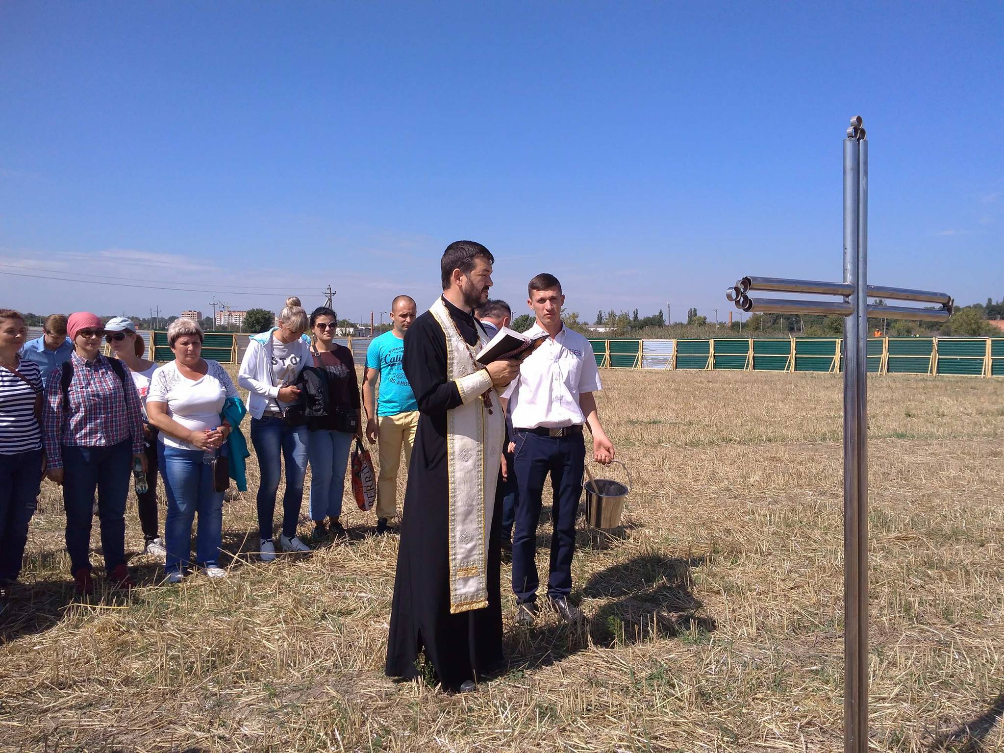 На Сабарові освятили майбутнє кладовище і встановили хрест. ФОТО