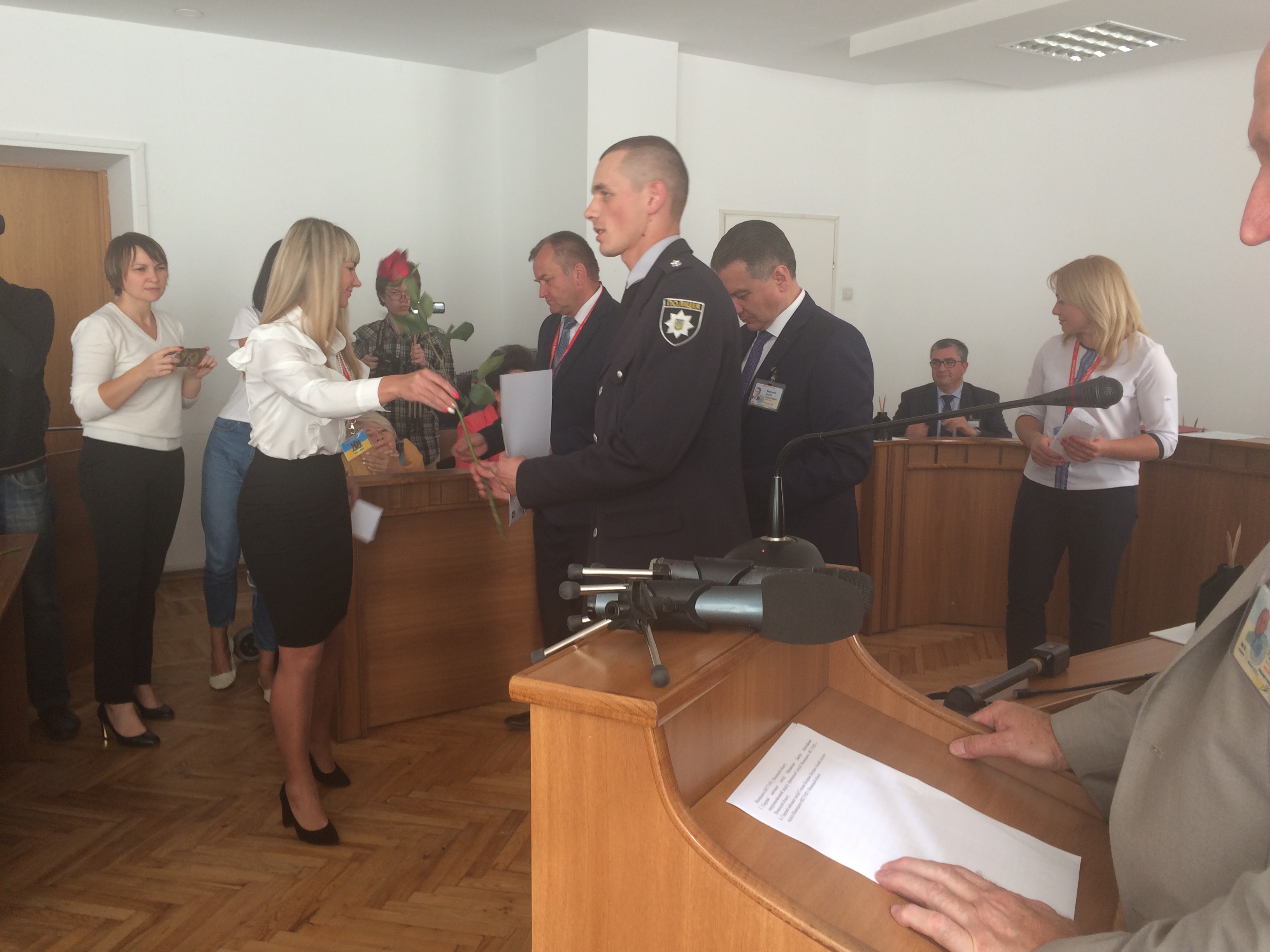 У Вінниці нагородили поліцейських, які знайшли підривників магазину “Париж”