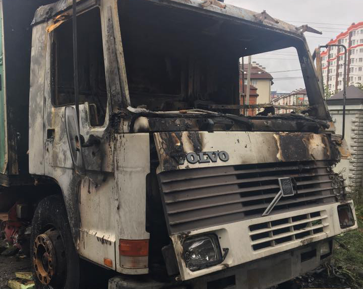 На День захисника волонтеру “Степаничу” спалили авто: збирають кошти на відновлення