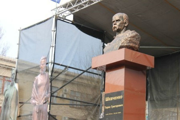 Пам’ятник Шевченку з Майдану Небесної Сотні забере його власник? ВІДЕО