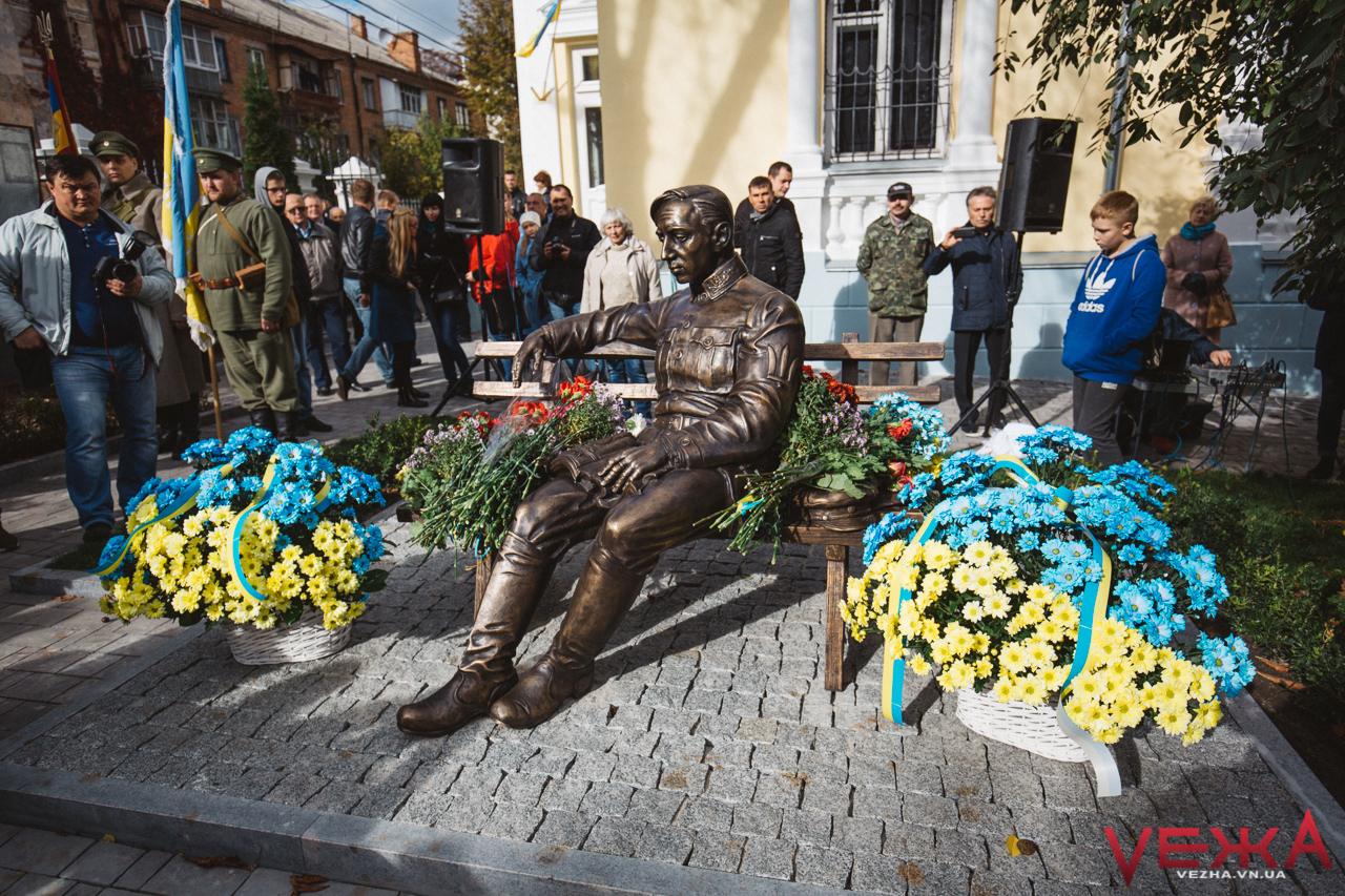 У Вінниці відкрили перший в Україні повноцінний пам’ятник Петлюрі. ФОТО