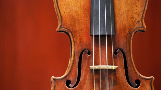 Потрібні артисти: вінницька філармонія шукає гітаристів і скрипалів