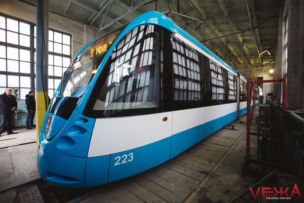 VinWay-7: у Вінниці вийшов на маршрут новий 31-метровий вінницький трамвай. ФОТО