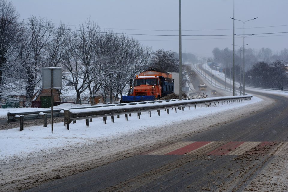 Без обмежень: на дорогах Вінниччини дозволили вільний рух транспорту