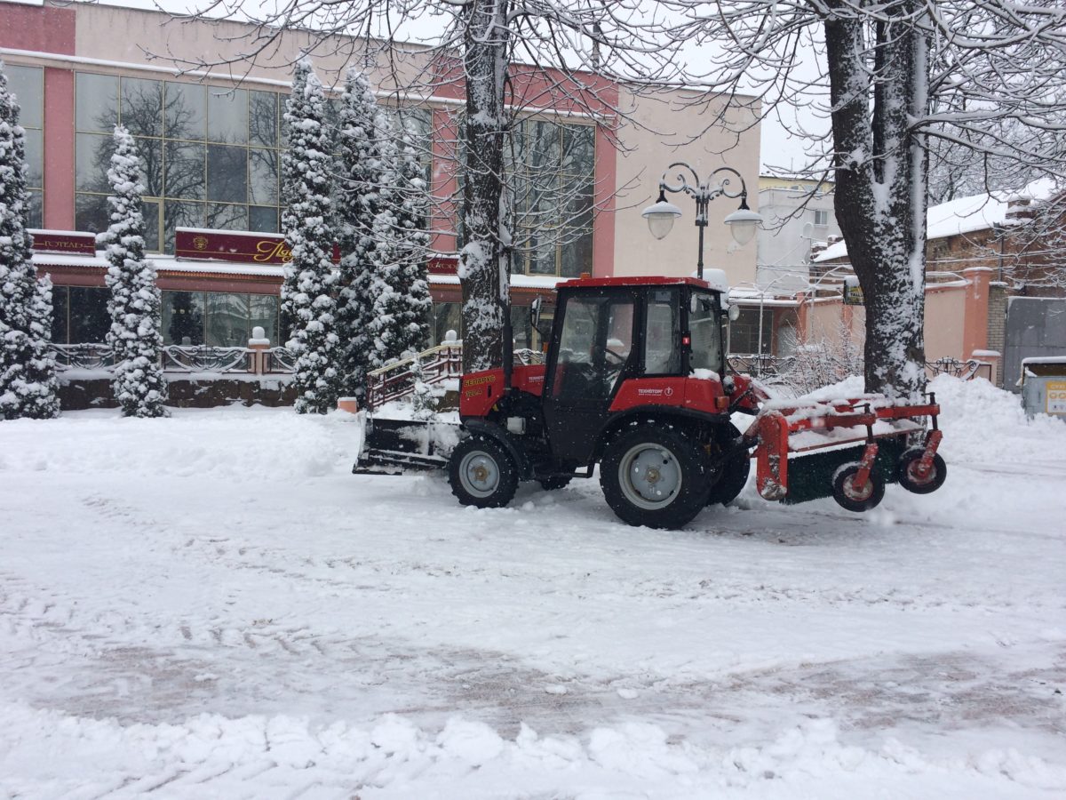 “Колапсу не сталося”: вінницькі комунальники стверджують, що впоралися зі снігопадом