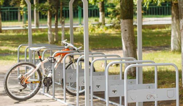 Мер Вінниці показав, як виглядатимуть “швейцарські” велопарковки під накриттям. ФОТО