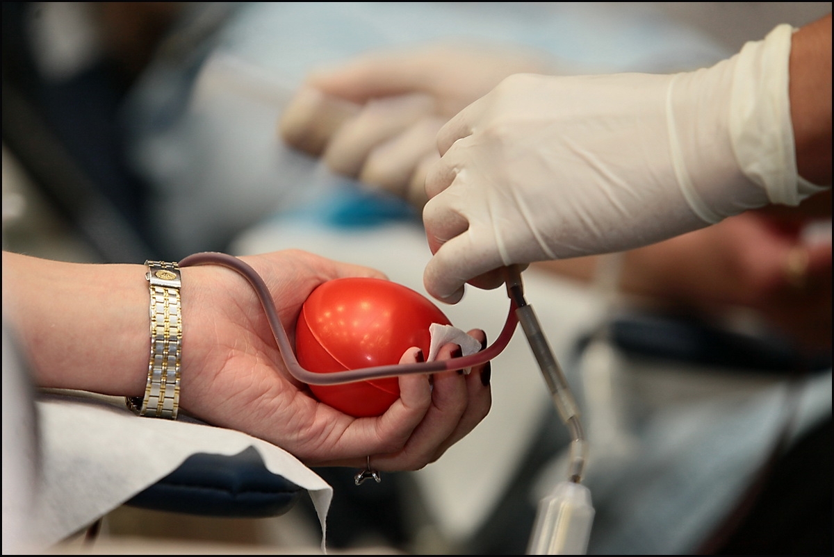 На Вінниччині – сезонний брак донорів: лікарі закликають здавати кров за винагороду