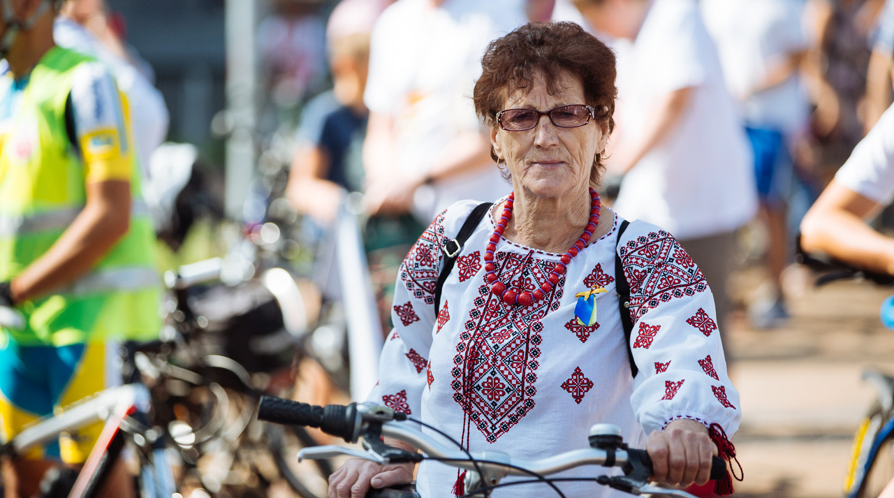 Сотня вінничан у вишиванках і на велосипедах почали святкування Дня Незалежності. ФОТОРЕПОРТАЖ