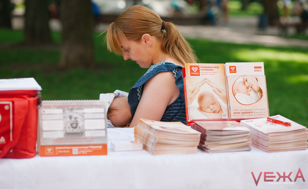 Щоб розвінчати міфи про грудне вигодовування, у Вінниці влаштували свято для мам та малюків. ФОТОРЕПОРТАЖ