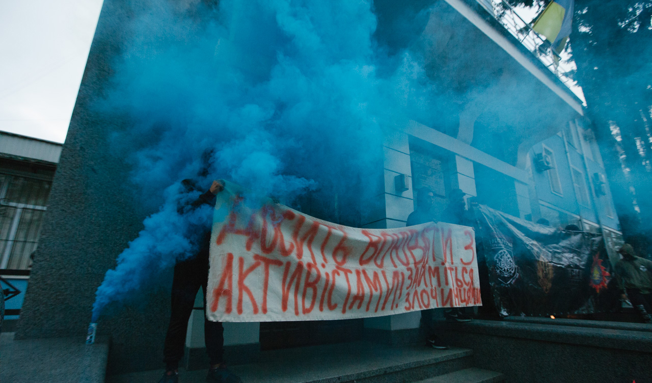 “Копи, до роботи!”: у Вінниці пікетували поліцію, вимагаючи знайти замовників нападів на активістів. ФОТОРЕПОРТАЖ