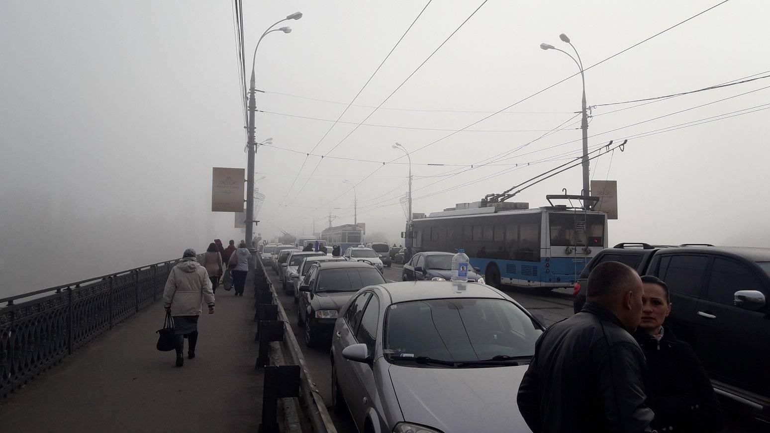 У Вінниці активісти заблокували два мости, протестуючи проти підвищення цін на пальне. ФОТО