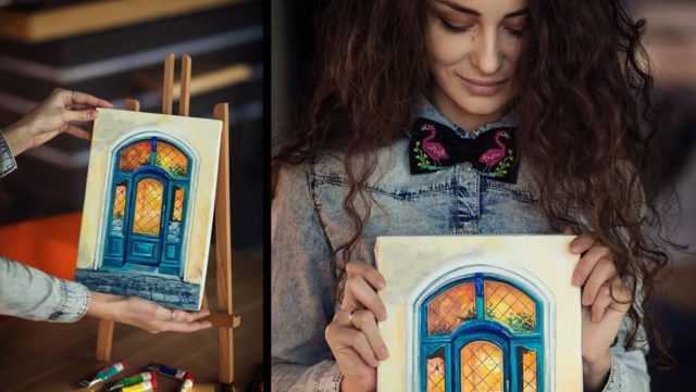 «#Вулицями України»: вінницька художниця презентує проект зі старовинними дверима