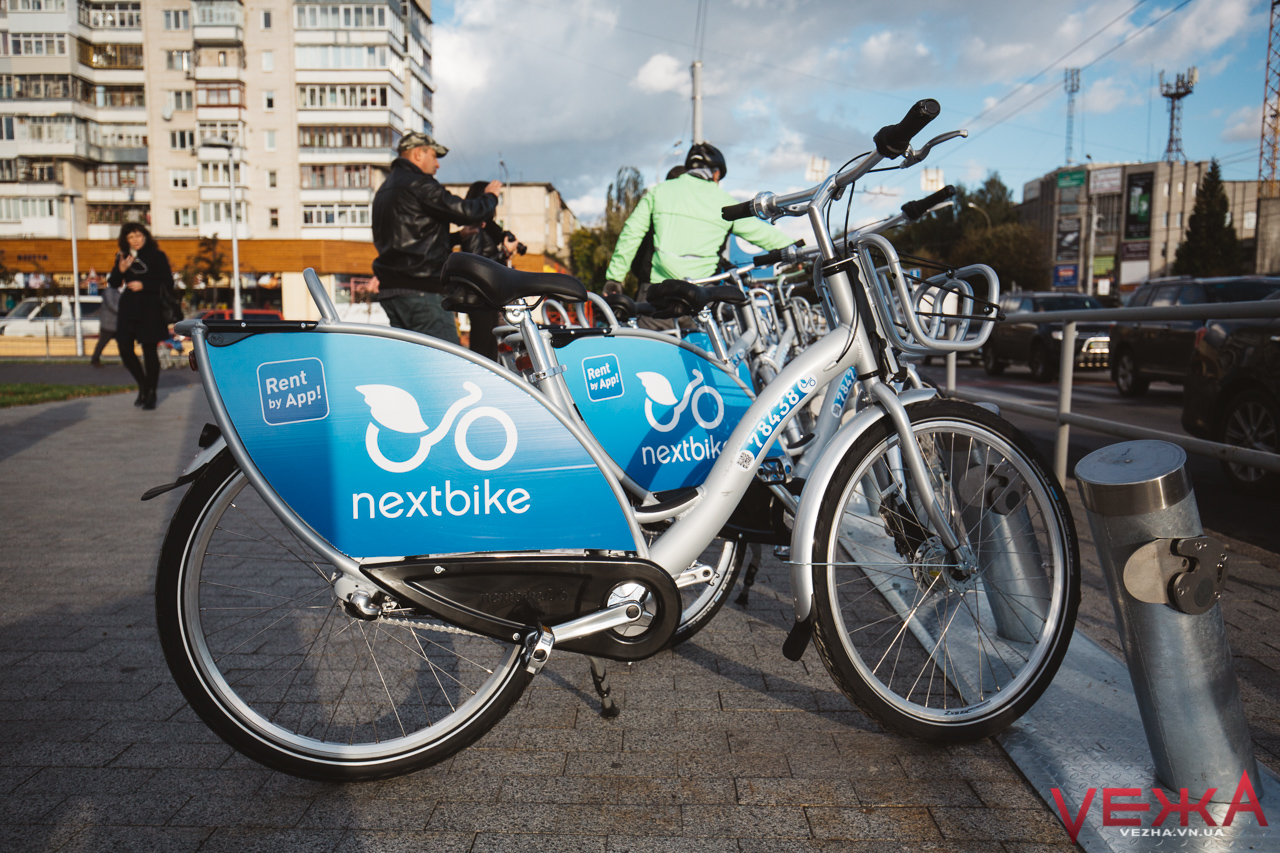 “Поїхали!”: у Вінниці з’явилися велосипеди на першій станції муніципального велопрокату