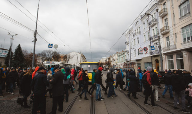 “Не хочемо замерзнути”: чому протестувальники блокували центр Вінниці. ФОТОРЕПОРТАЖ
