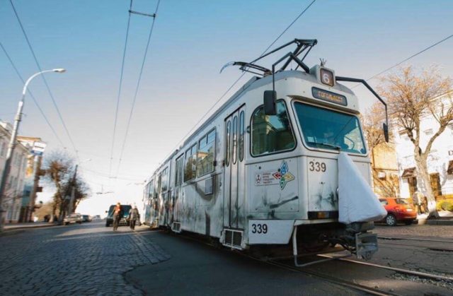 «Носатим» вінницьким трамваєм керує водійка в третьому поколінні. ФОТОРЕПОРТАЖ