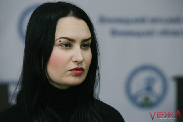 Суд по справі активістки Femen, яка спалила у Вінниці “трамвайчик”, відкладено на невизначений термін. ФОТО