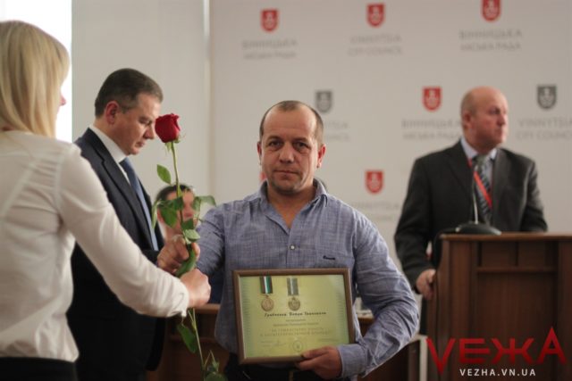 “Волонтерський рух врятував Україну”: у міській раді нагородили вінницьких волонтерів. ФОТО