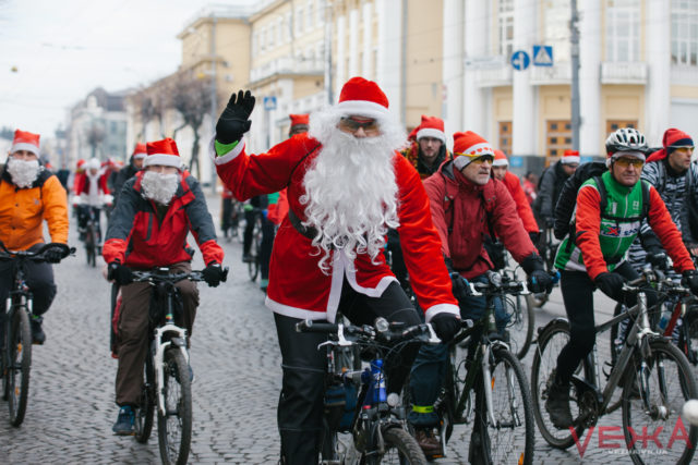 “Дідоморози” на велосипедах влаштують традиційний парад на початку наступного року