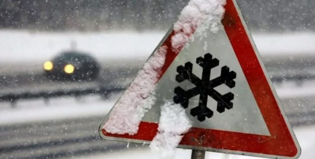 У Вінниці просять повідомляти на “гарячу лінію” про ускладнення на дорогах через снігопади