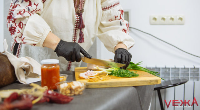 Феномен вінницького сала та як до нас потрапили шкварки: у Вінниці відбувся урок подільської кухні. ФОТО