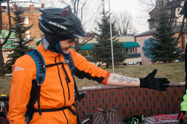 20 ентузіастів та велосипед, “вартістю як крило літака”: у Вінниці стартував велосезон. ФОТОРЕПОРТАЖ
