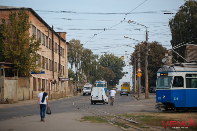 Цього року на Батозькій ремонтуватимуть трамвайні колії