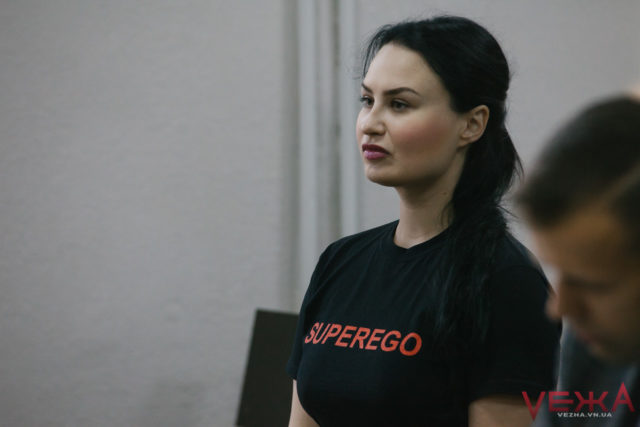 Суд по справі спаленого активісткою Femen вінницького “трамвайчика” перенесли на квітень