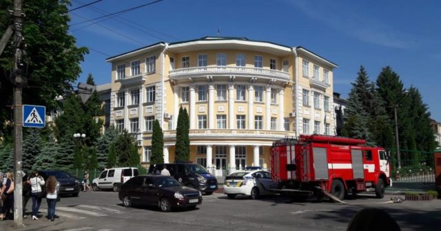 У Вінниці евакуювали два університети і торговельний центр. ФОТО