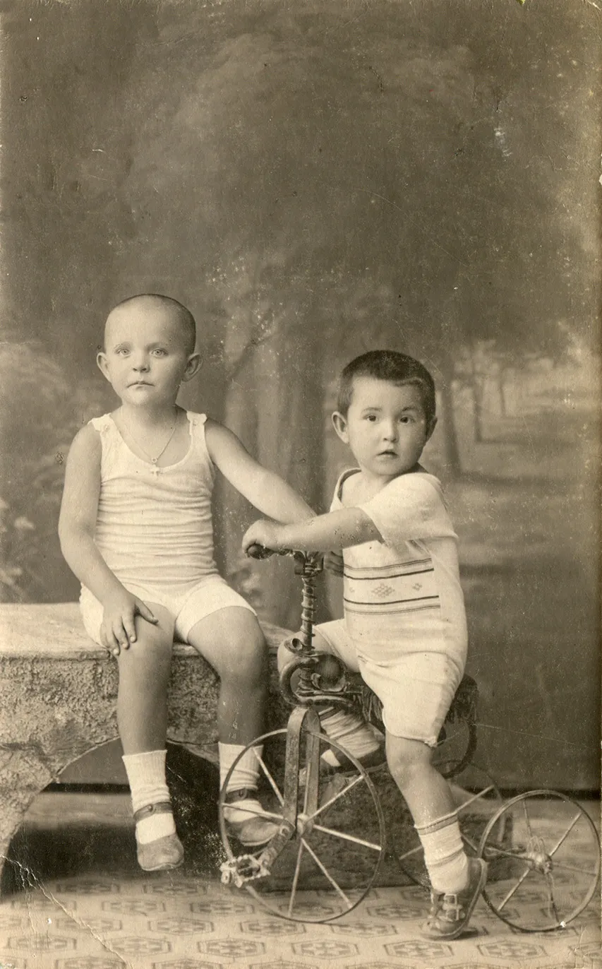 На велосипеді С. Кухаренко, світлина бл. 1916 р. Вінницький обласний краєзнавчий музей - Vежа