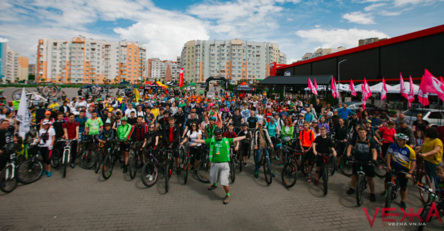 Близько тисячі велосипедистів виїхали на вінницький Велодень-2019. ФОТОРЕПОРТАЖ