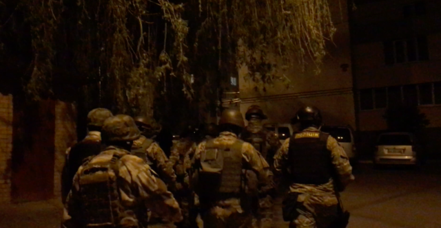 Штурм поліцією захопленого “тітушками” колишнього консервного заводу у Вінниці. ВІДЕО