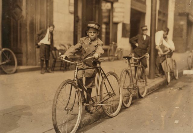Перші міські “циклісти”: з чого починався велосипедний рух у Вінниці