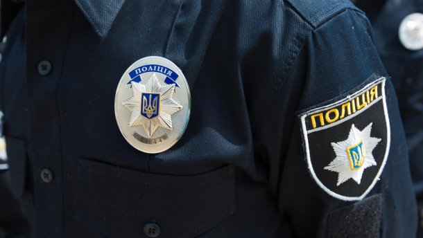У Вінниці поліцейський наніс травми перехожому: чоловіка забрала “швидка”