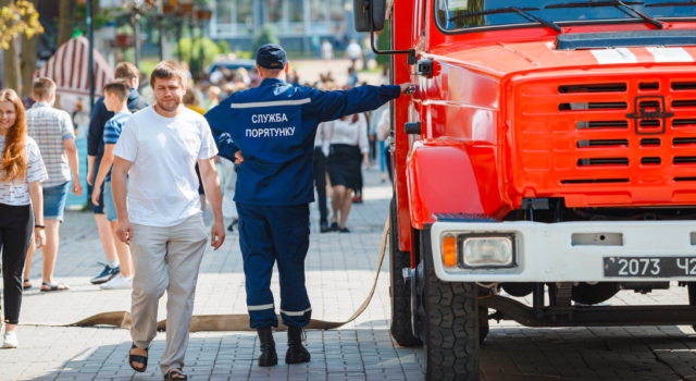 У Вінниці триває евакуація з готелів у зв’язку з повідомленням про “замінування”. ФОТО