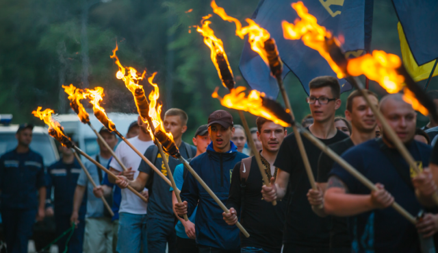 У Вінниці відбувся смолоскипний марш на честь полковника Євгена Коновальця. ФОТОРЕПОРТАЖ