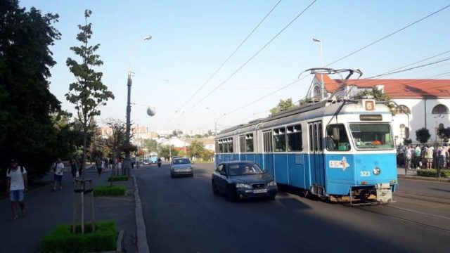 На Соборній зупинилися трамваї через ДТП. ФОТО