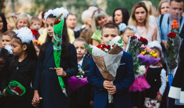 Директорка школи на Вінниччині закликає колег долучитись до акції “Благодійність замість квітів”
