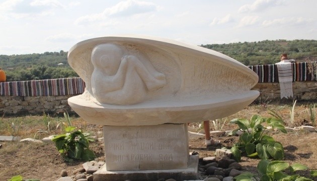 На Вінниччині відкрили пам’ятник мідії, яка врятувала людей від голоду. ФОТО