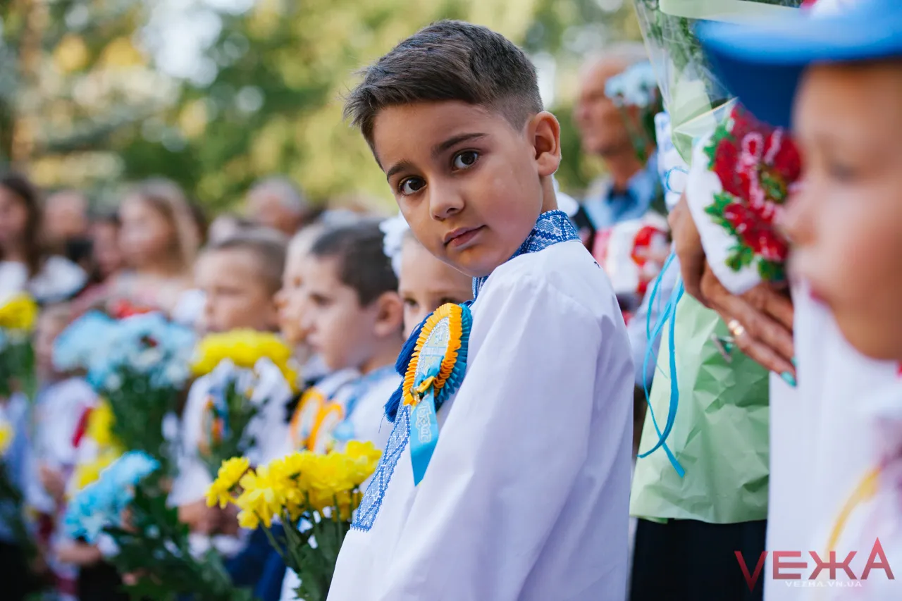 Школьник украины. Украина школа. Украинские школьники. Украина дети школа. Начальная школа на Украине.