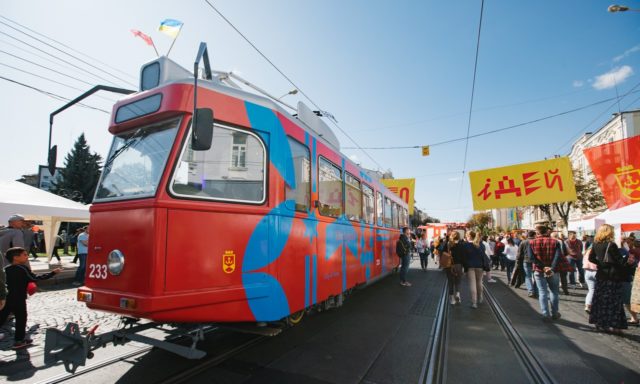 У Вінниці презентували оновлений екскурсійний трамвай “Vinnytsia City Tour”. ФОТО