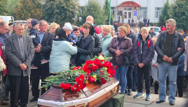 На Вінниччині попрощалися з 27-річним бійцем, який загинув від кулі снайпера. ФОТО