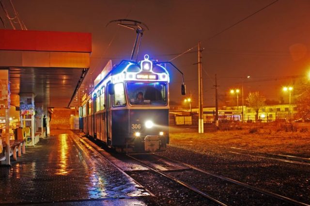 Вінничанин пропонує заборонити святкові гірлянди на громадському транспорті. ПЕТИЦІЯ
