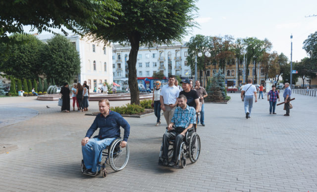 У Вінниці шукають героїв з інвалідністю для фотопроекту про життя у місті