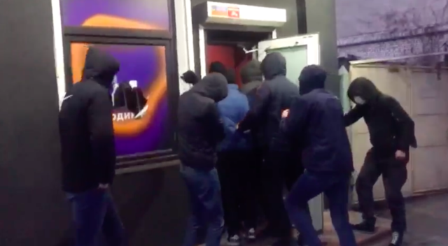 У Вінниці розгромили чергову залу ігрових автоматів. ВІДЕО