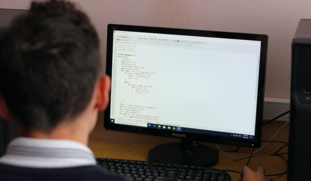 Штучний інтелект і програмування – з 8 класу: як вчаться у Подільському ліцеї для обдарованої молоді. ФОТО